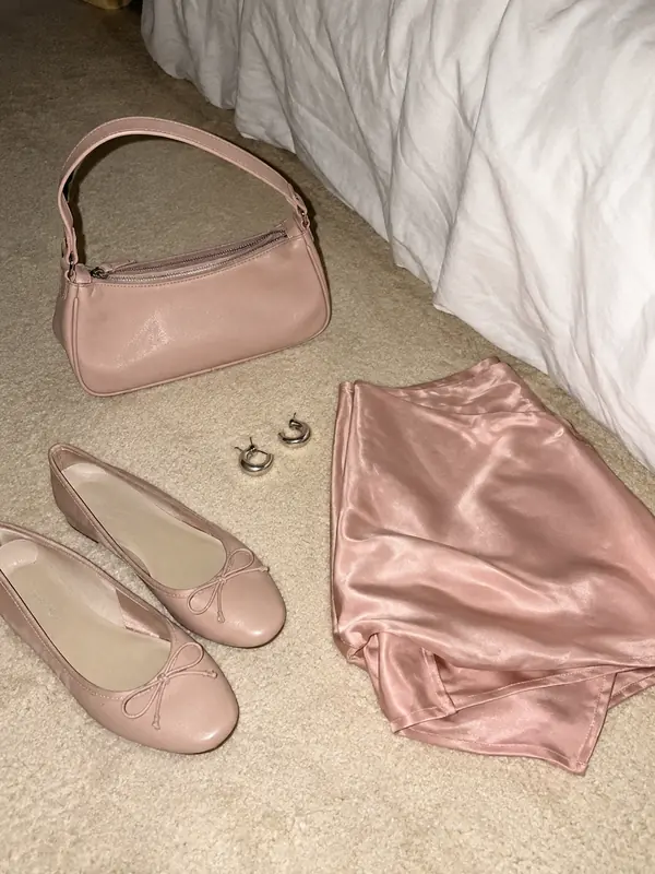 A pink handbag, ballet flats and outfit details